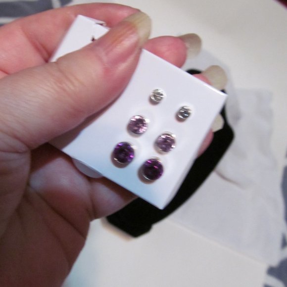 Jewelry set necklace three pairs pierced earrings NIB signed - Picture 3 of 5